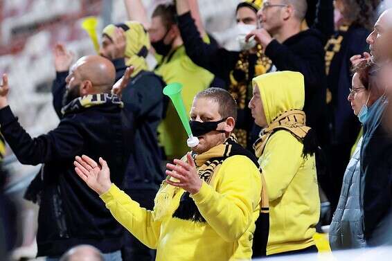 אוהדי נורדיה ביציע, הערב בדוחא // צילום: סוכנות ג'יני